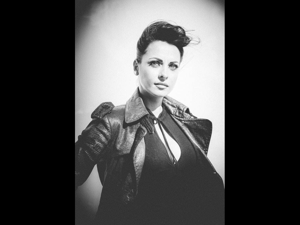 ClassySwan_002