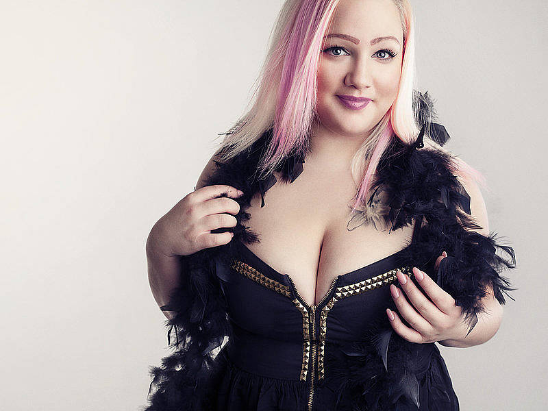 busty-diamond-002