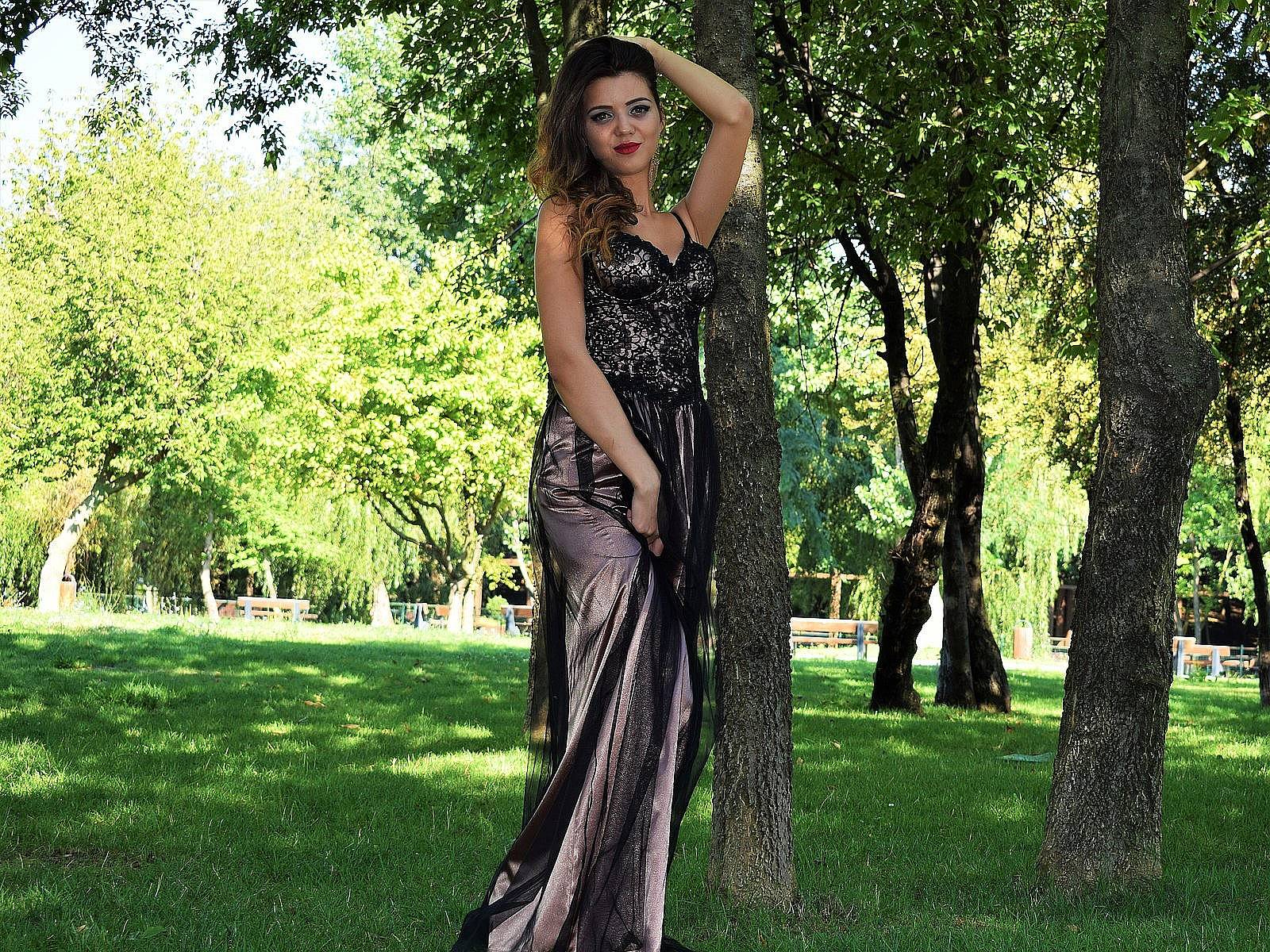 ariana-domina-008